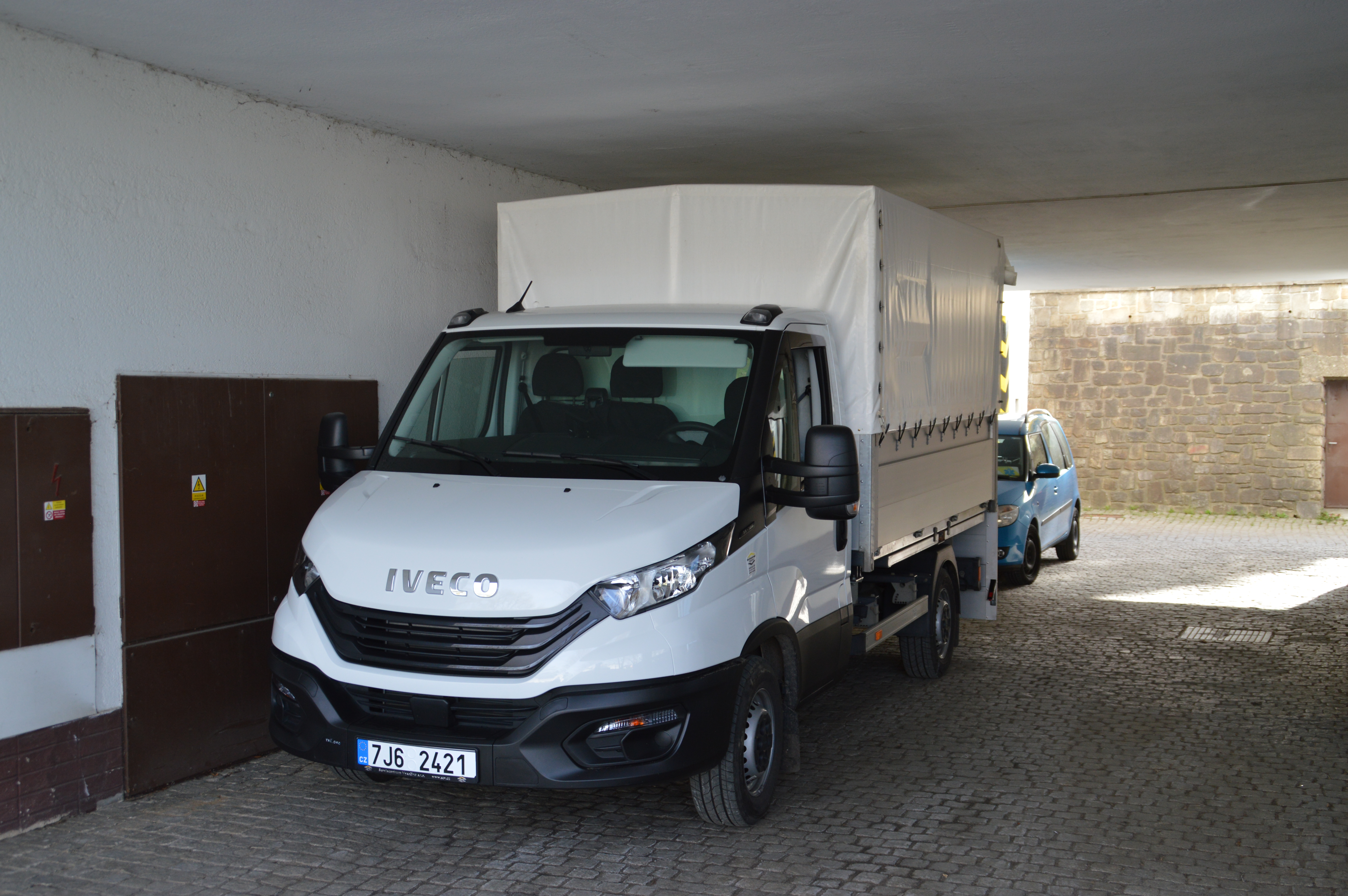 Nákup nákladního kontejnerového automobilu